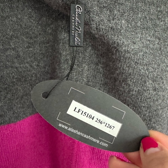 NWT Claudia Nichole 100% Cashmere Gray Fuchsia Colorblock Poncho Sweater O/S - Picture 8 of 8